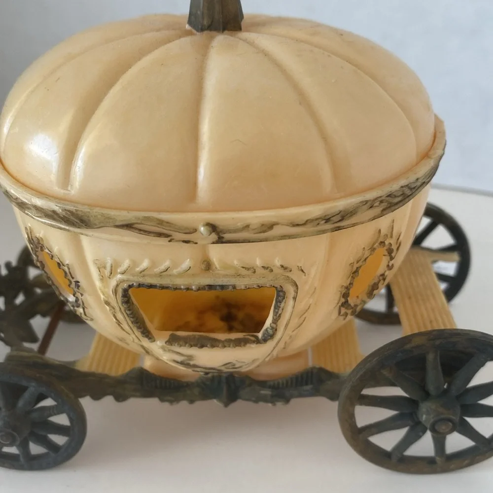 Vintage Wilton Cinderella Carriage Wedding Cake Topper with Bride and Groom